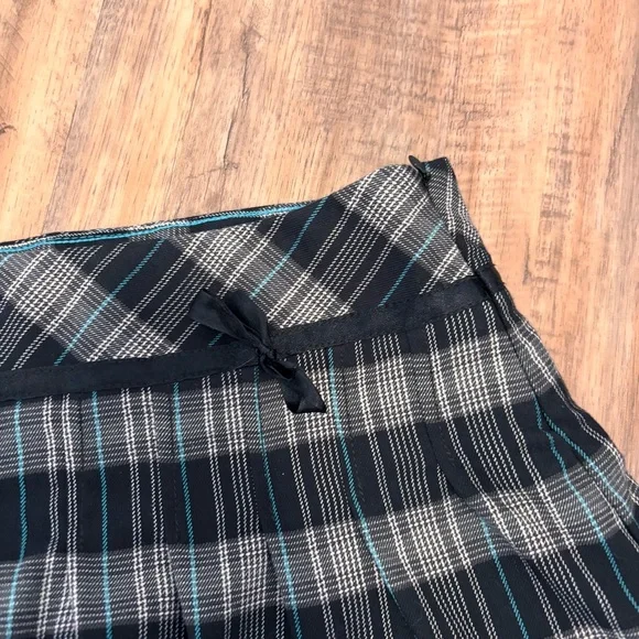 Garage Black and White Plaid Low Rise Mini Skirt - Picture 2 of 5